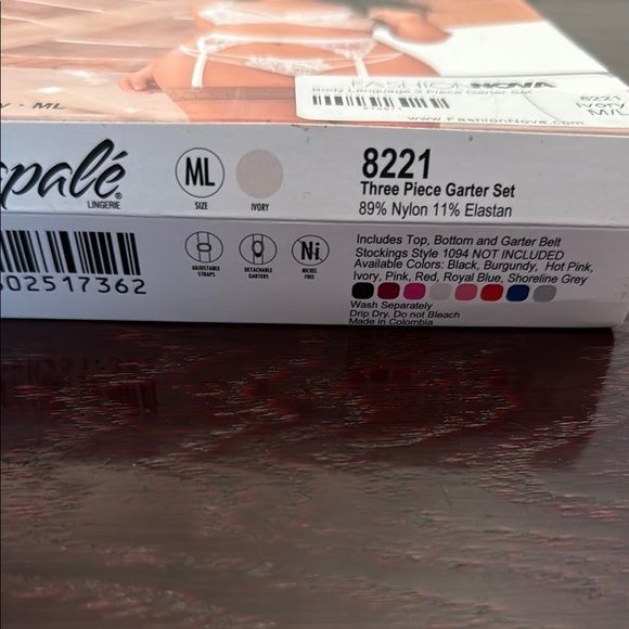 NWT Ivory 3-Piece Garter Set - Picture 3 of 3